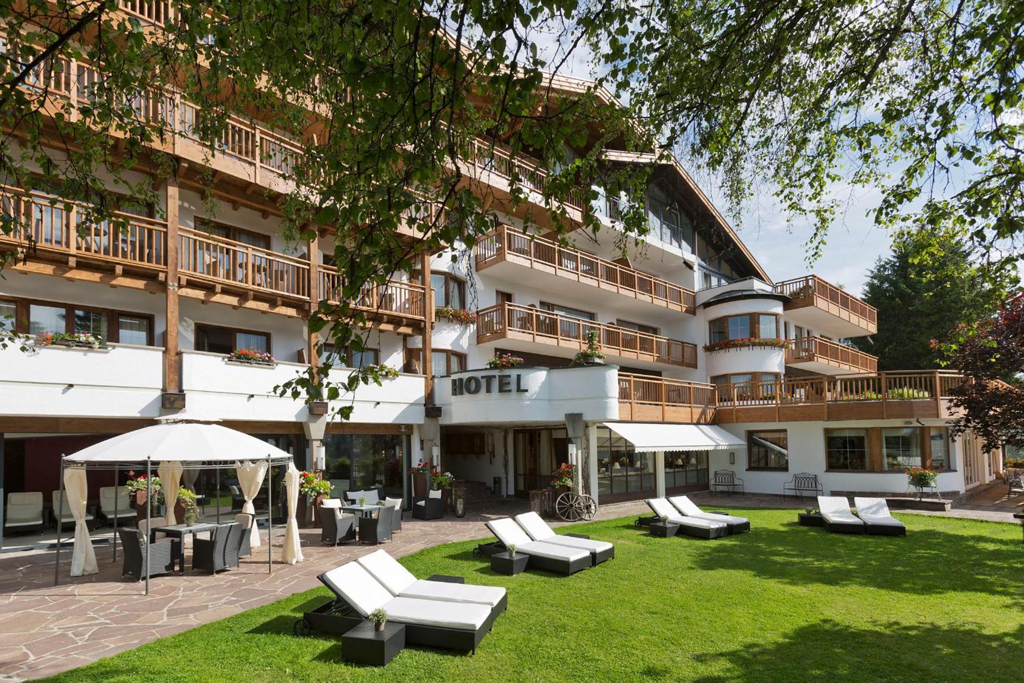 Natur & Spa Hotel Laerchenhof 蒂罗尔-泽费尔德 外观 照片