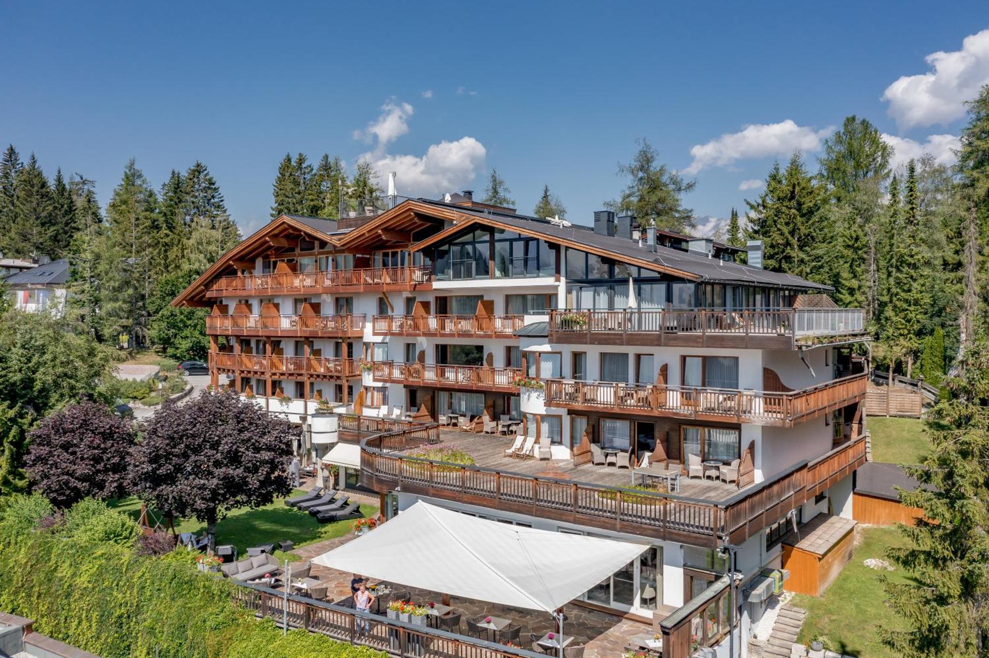 Natur & Spa Hotel Laerchenhof 蒂罗尔-泽费尔德 外观 照片